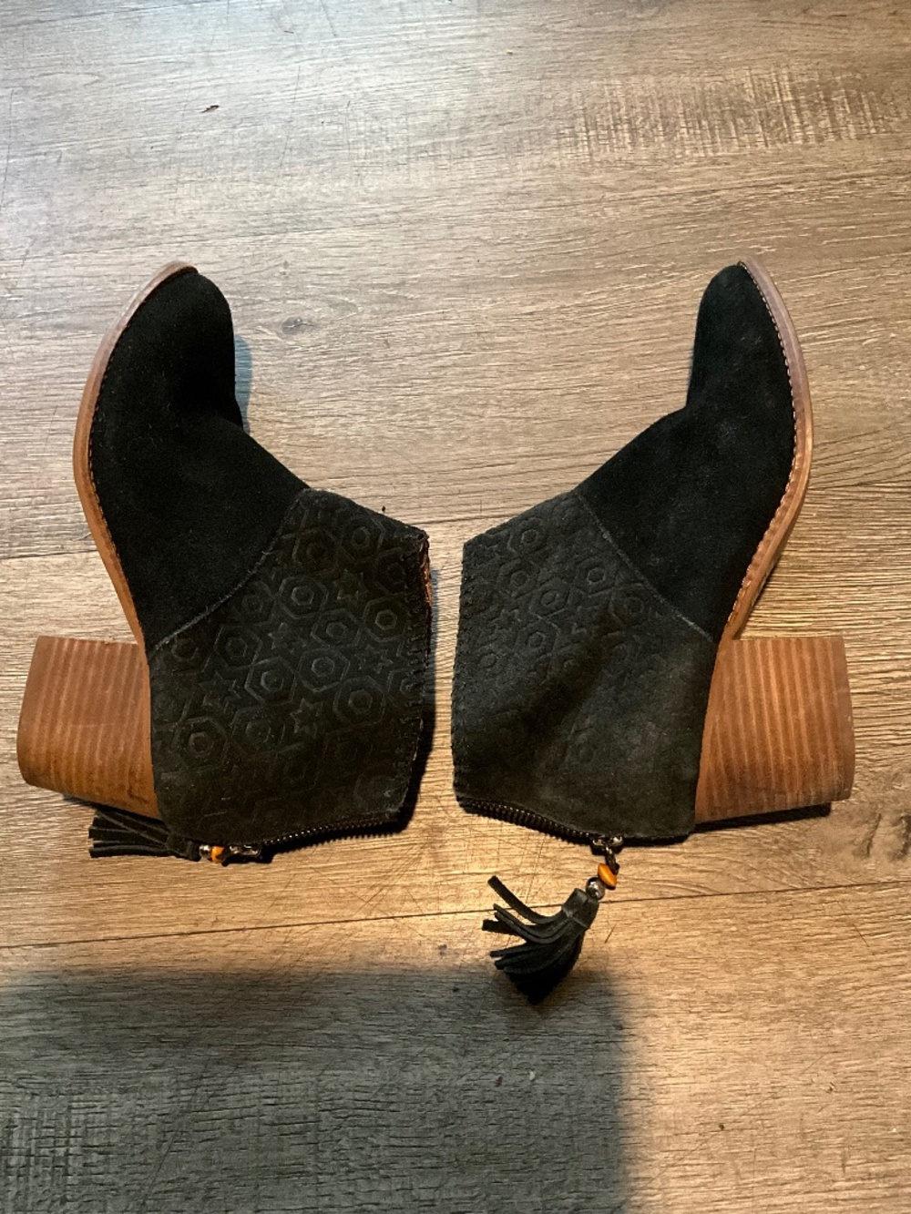Tom’s women heeled low cut boots